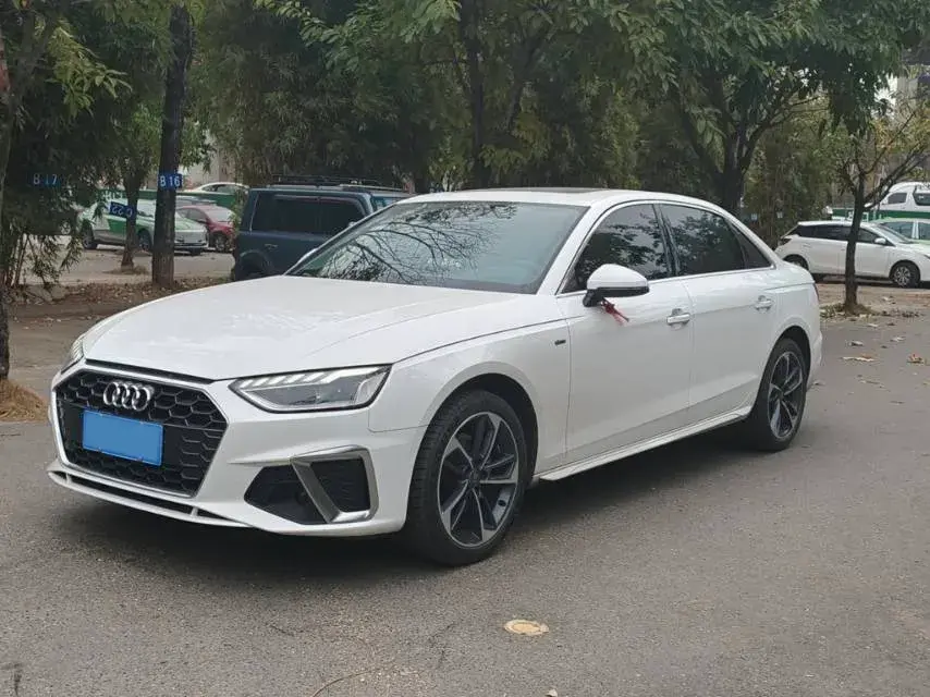 2022 Audi A4L 2.0T 190HP L4 7DCT