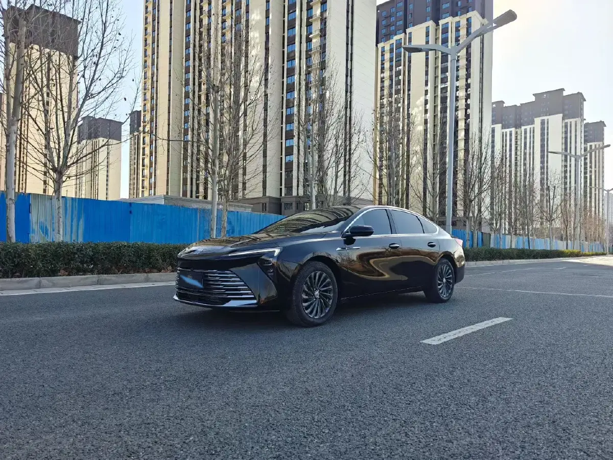 2025 Buick Larcosse 2.0T 237HP L4 9AT