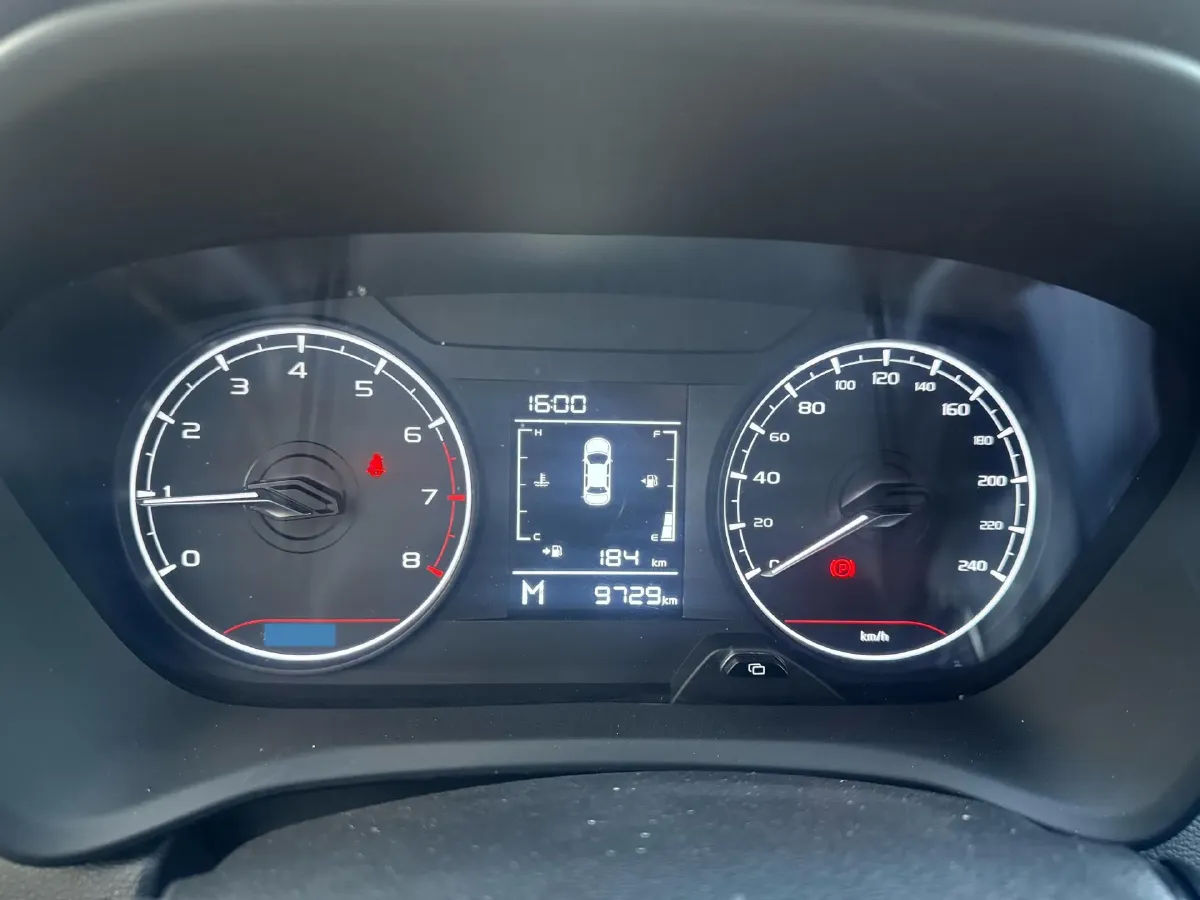 2022 Livan X3 PRO 1.5L 113HP L4 5MT,autocango,china used car exporter,china ev exporter,chinese used car exporter,chinese used ev exporter