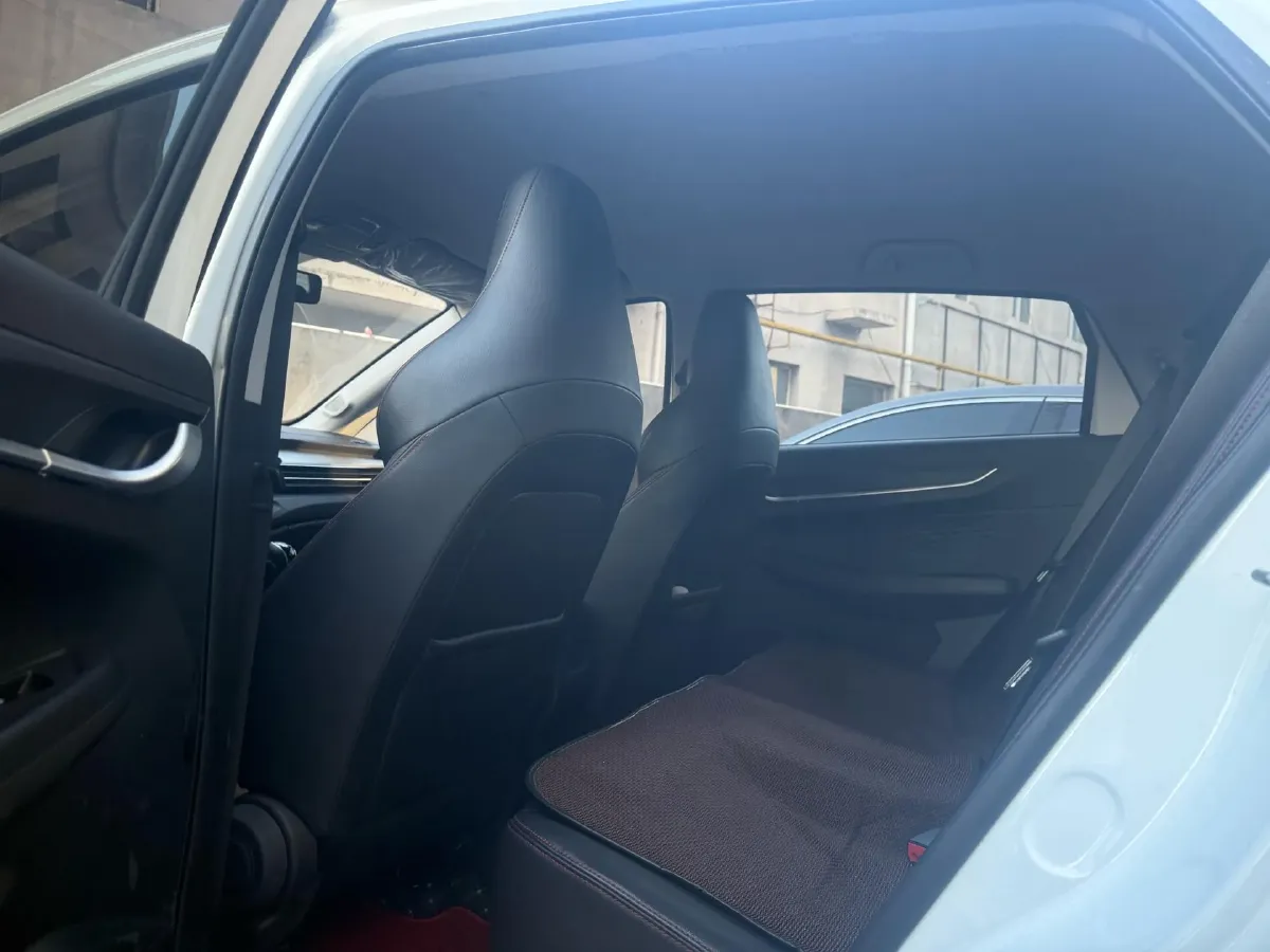 2022 Livan X3 PRO 1.5L 113HP L4 5MT,autocango,china used car exporter,china ev exporter,chinese used car exporter,chinese used ev exporter