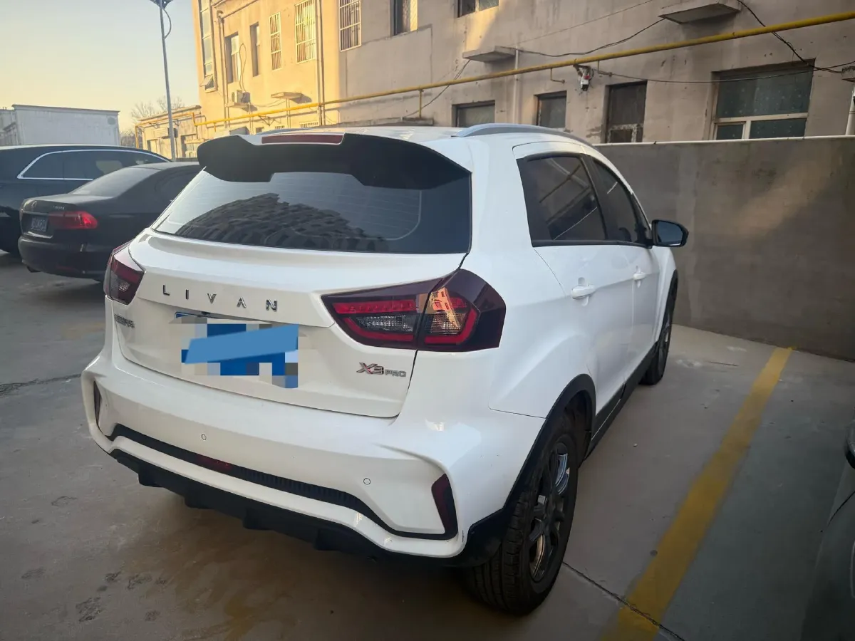 2022 Livan X3 PRO 1.5L 113HP L4 5MT,autocango,china used car exporter,china ev exporter,chinese used car exporter,chinese used ev exporter