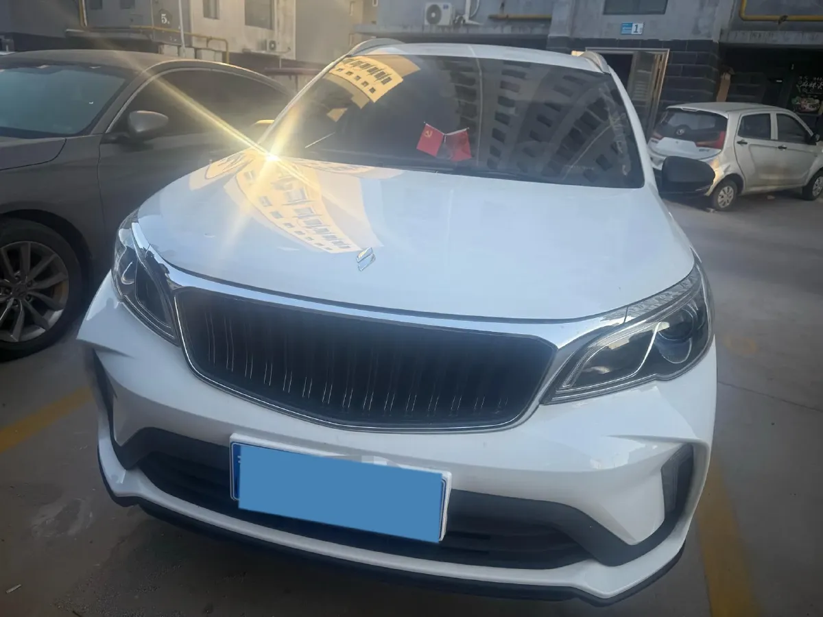 2022 Livan X3 PRO 1.5L 113HP L4 5MT,autocango,china used car exporter,china ev exporter,chinese used car exporter,chinese used ev exporter