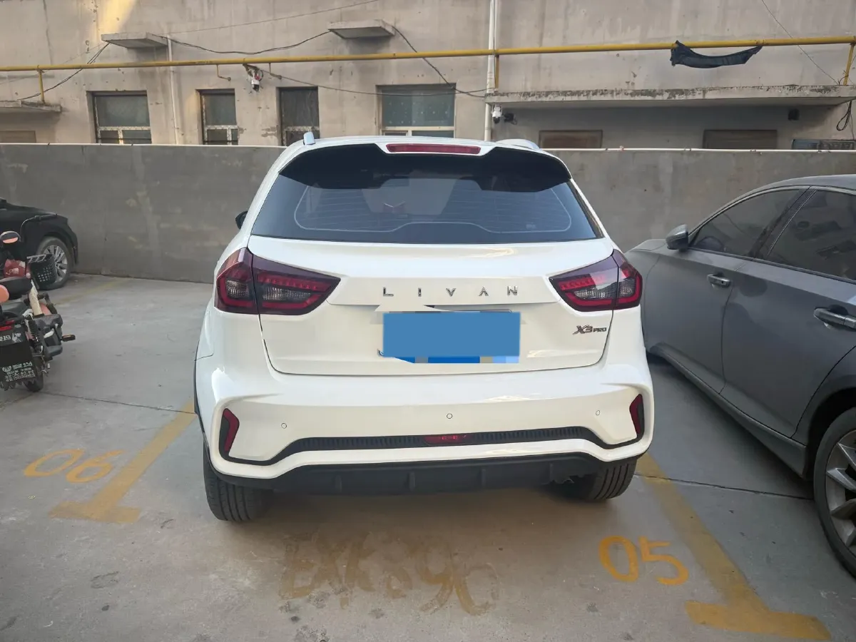 2022 Livan X3 PRO 1.5L 113HP L4 5MT,autocango,china used car exporter,china ev exporter,chinese used car exporter,chinese used ev exporter
