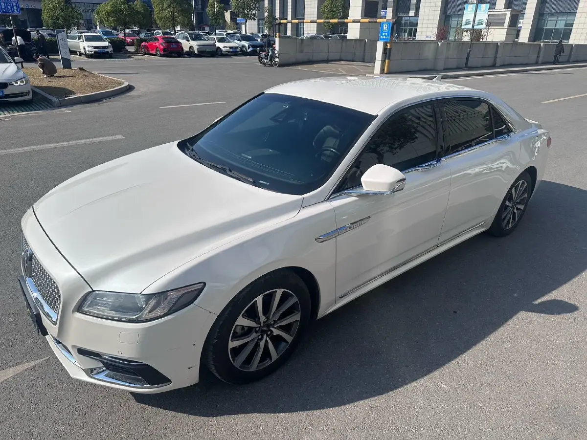 2018 Lincoln Continental 2.0T 261HP L4 6AT