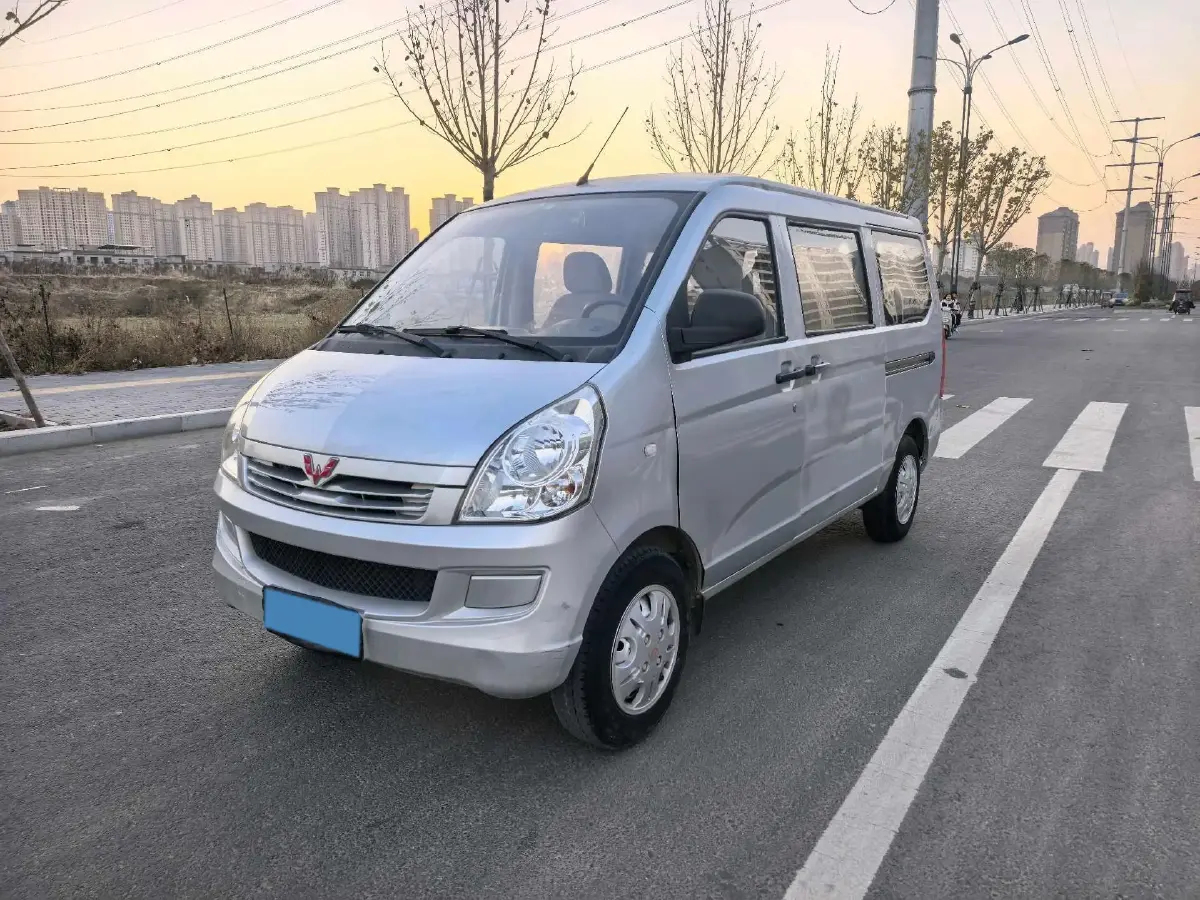 2015 WuLing RongGuang V 1.2L 88HP L4 5MT