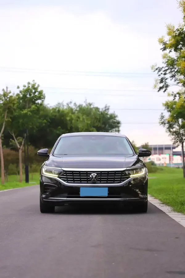 2021 Volkswagen Passat 2.0T 186HP L4 7DCT,autocango,china used car exporter,china ev exporter,chinese used car exporter,chinese used ev exporter