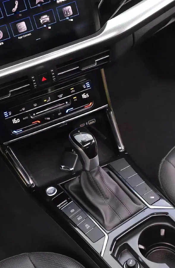 2021 Volkswagen Passat 2.0T 186HP L4 7DCT,autocango,china used car exporter,china ev exporter,chinese used car exporter,chinese used ev exporter