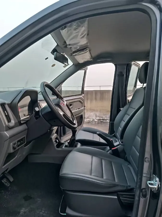 2021 WuLing ZhentTu 1.5L 99HP L4 5MT,autocango,china used car exporter,china ev exporter,chinese used car exporter,chinese used ev exporter