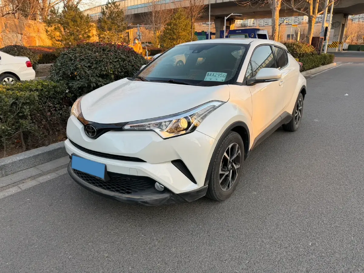 2020 Toyota C-HR 2.0L 171HP L4 CVT