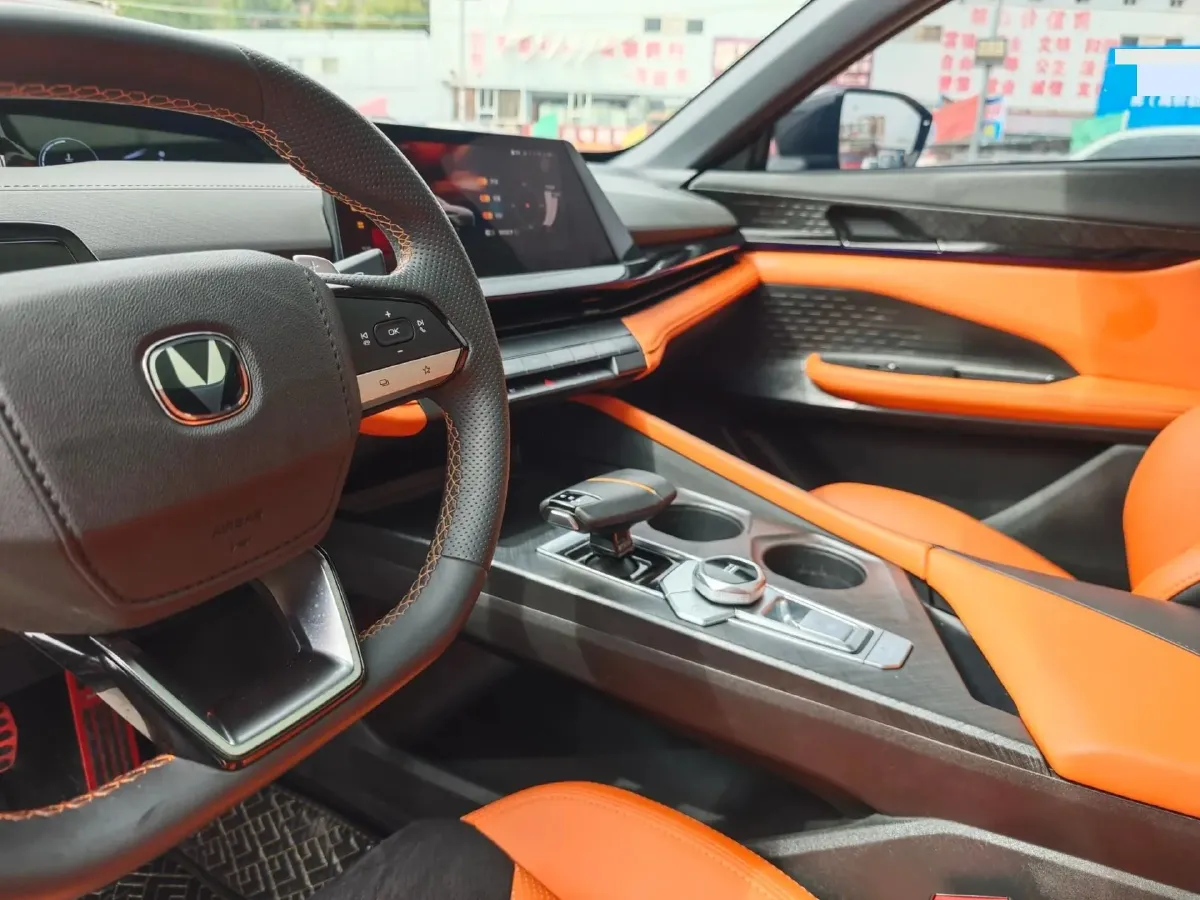 2022 ChangAn UNI-V 1.5T 188HP L4 7DCT,autocango,china used car exporter,china ev exporter,chinese used car exporter,chinese used ev exporter