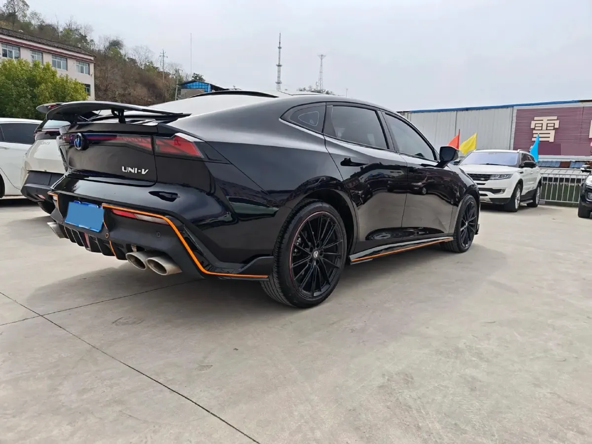 2022 ChangAn UNI-V 1.5T 188HP L4 7DCT,autocango,china used car exporter,china ev exporter,chinese used car exporter,chinese used ev exporter