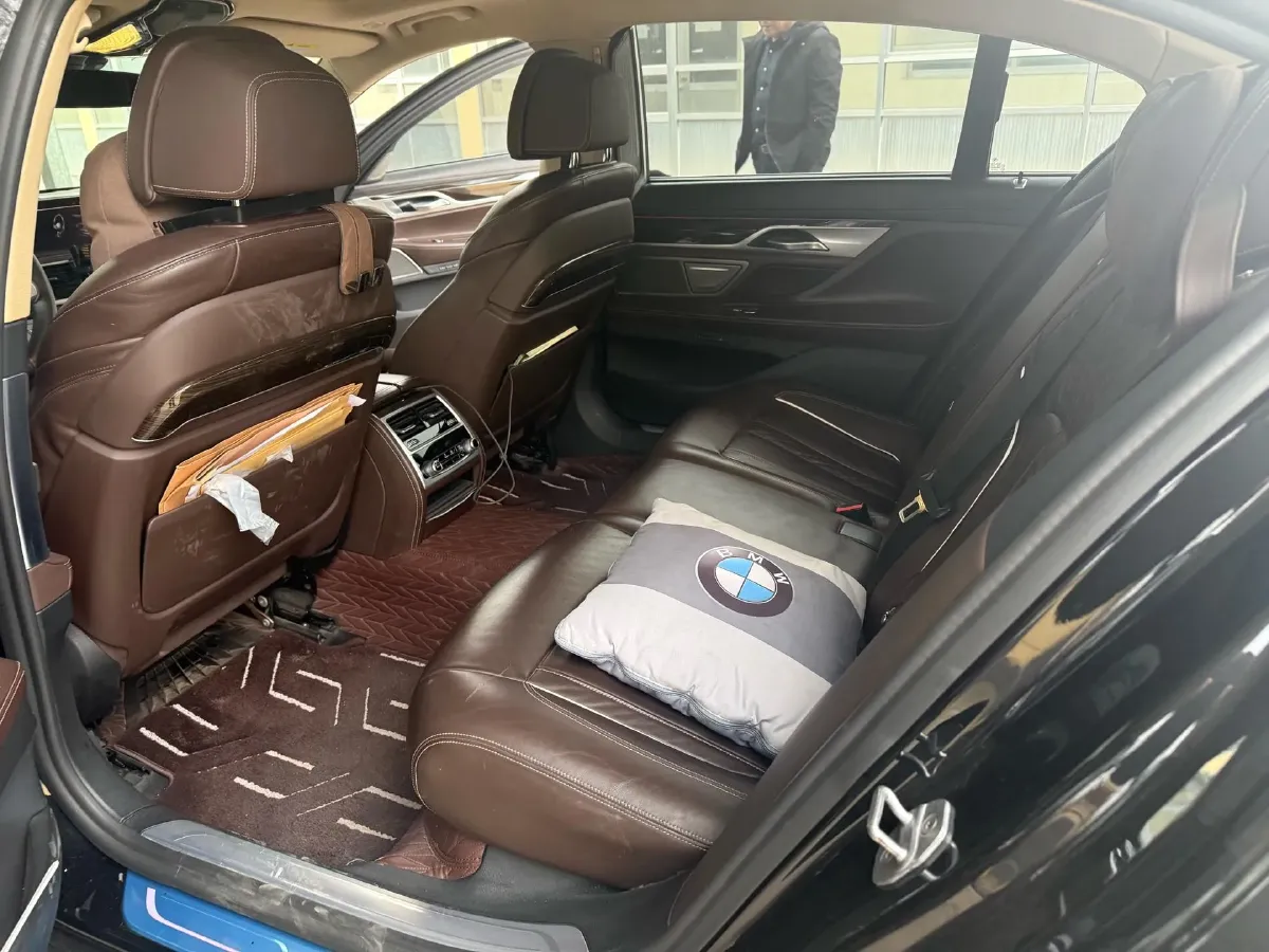 2021 BMW 7 Series 2.0T 265HP L4 8AT,autocango,china used car exporter,china ev exporter,chinese used car exporter,chinese used ev exporter
