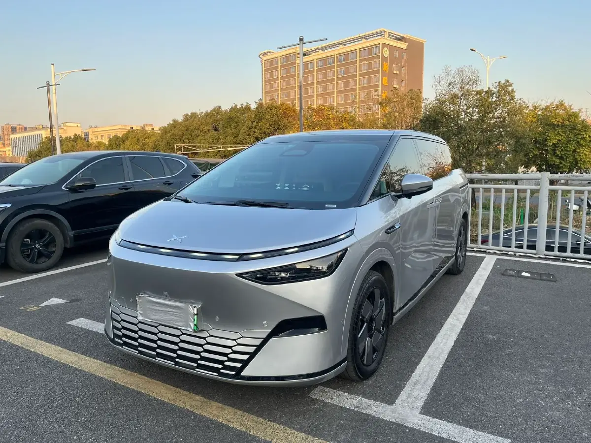 2024 Xpeng X9 BEV 84.5KWH