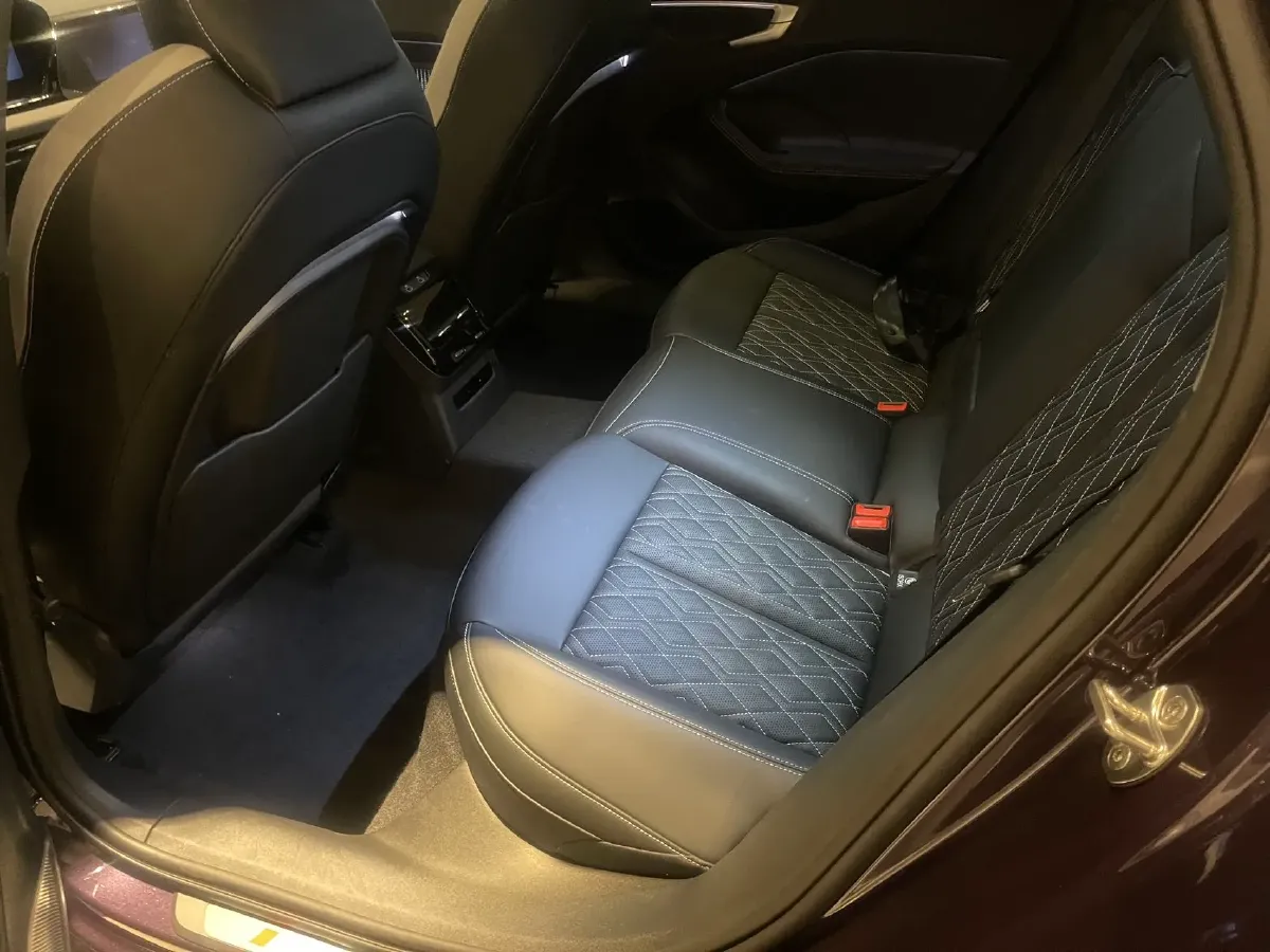 2026 Audi A5L 2.0T 204HP L4 7DCT,autocango,china used car exporter,china ev exporter,chinese used car exporter,chinese used ev exporter