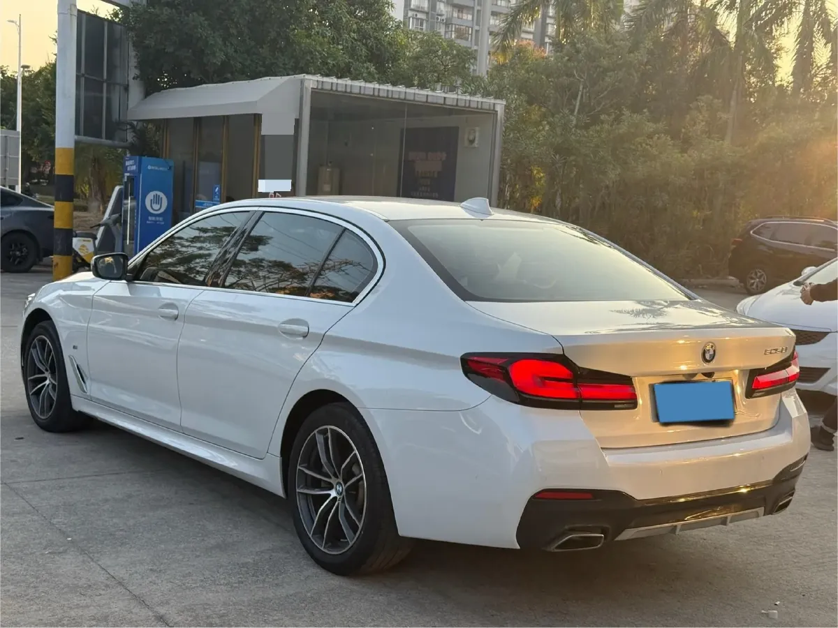 2022 BMW 5 Series 2.0T 184HP L4 8AT,autocango,china used car exporter,china ev exporter,chinese used car exporter,chinese used ev exporter