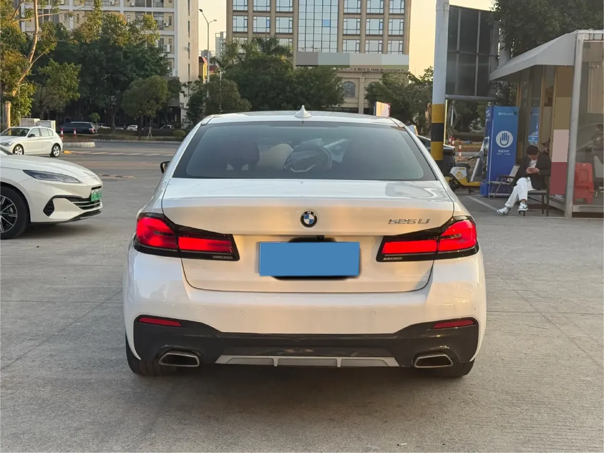 2022 BMW 5 Series 2.0T 184HP L4 8AT,autocango,china used car exporter,china ev exporter,chinese used car exporter,chinese used ev exporter