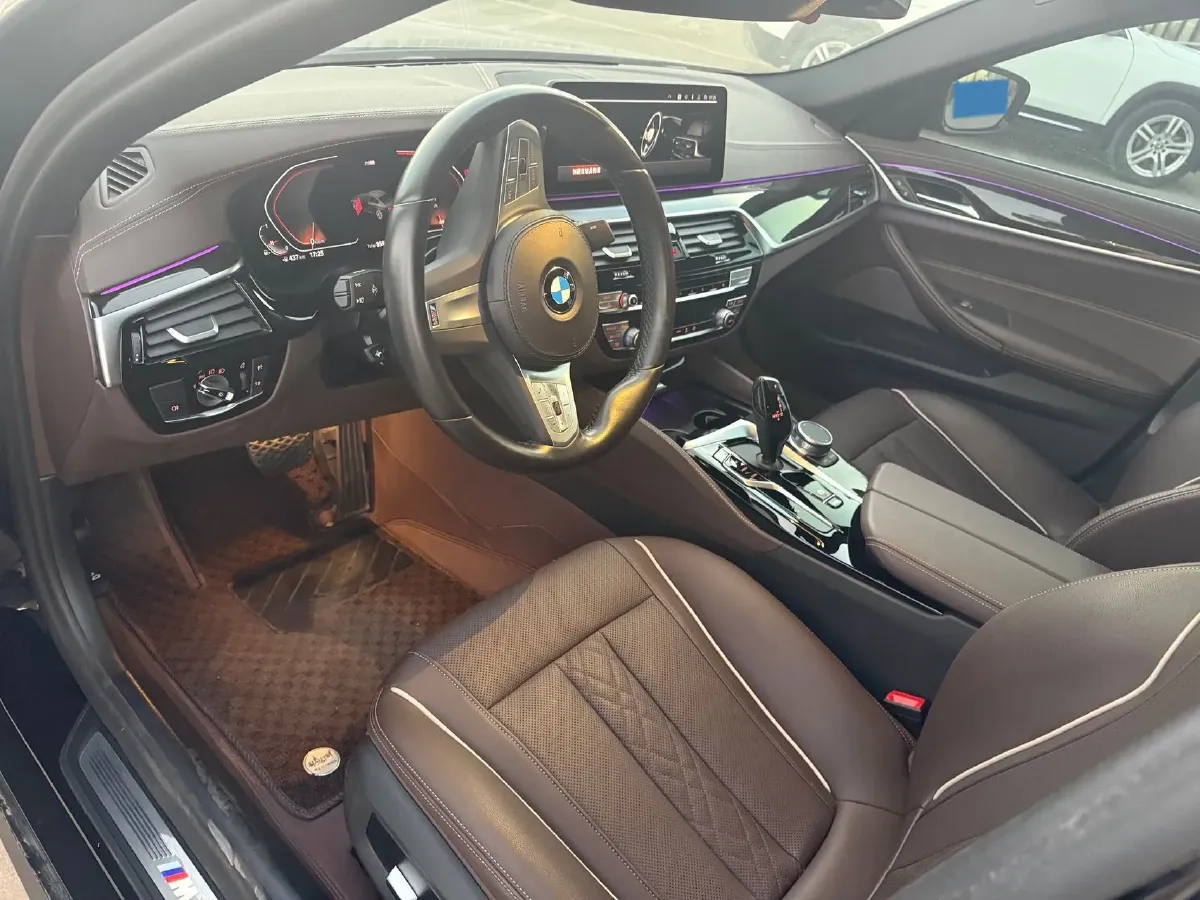 2022 BMW 5 Series 2.0T 184HP L4 8AT,autocango,china used car exporter,china ev exporter,chinese used car exporter,chinese used ev exporter