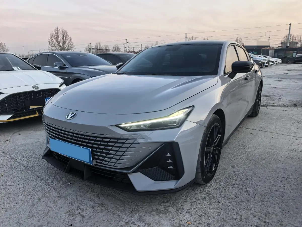 2022 ChangAn UNI-V 1.5T 188HP L4 7DCT