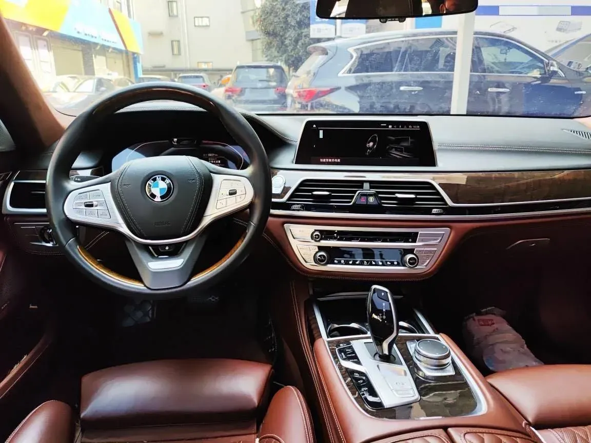 2019 BMW 7 Series 3.0T 340HP L6 8AT,autocango,china used car exporter,china ev exporter,chinese used car exporter,chinese used ev exporter