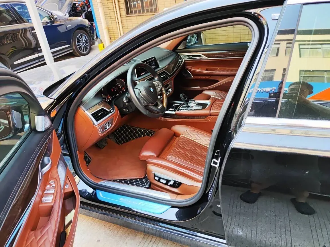 2019 BMW 7 Series 3.0T 340HP L6 8AT,autocango,china used car exporter,china ev exporter,chinese used car exporter,chinese used ev exporter