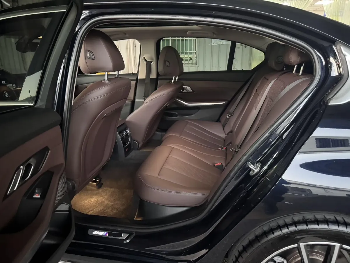 2023 BMW 3 Series 2.0T 156HP L4 8AT,autocango,china used car exporter,china ev exporter,chinese used car exporter,chinese used ev exporter