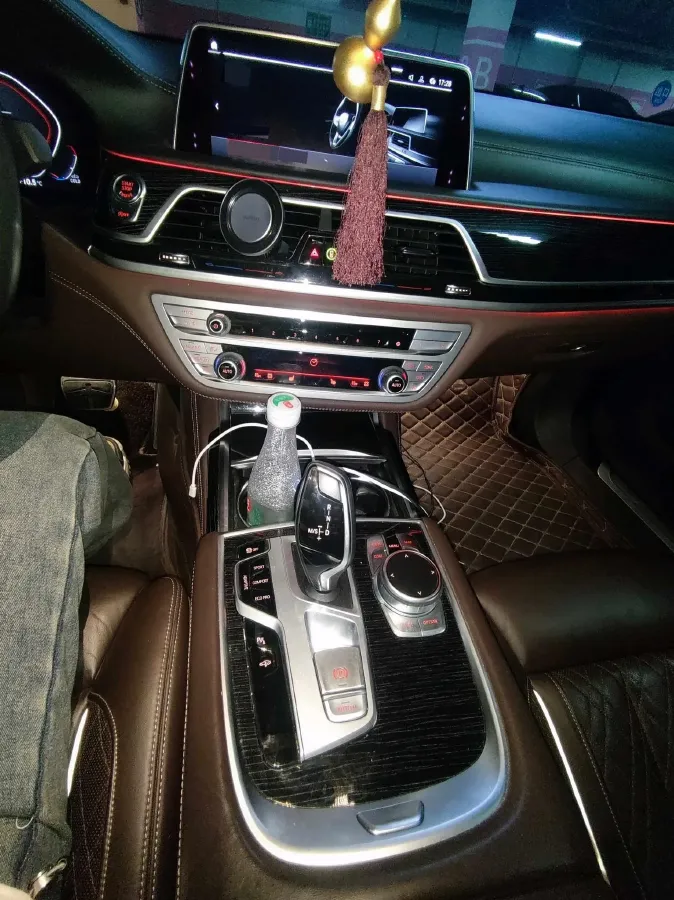 2019 BMW 7 Series 3.0T 340HP L6 8AT,autocango,china used car exporter,china ev exporter,chinese used car exporter,chinese used ev exporter