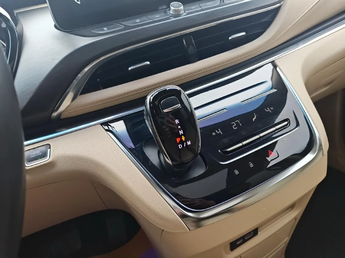 2023 Buick GL8 2.0T 237HP L4 9AT,autocango,china used car exporter,china ev exporter,chinese used car exporter,chinese used ev exporter