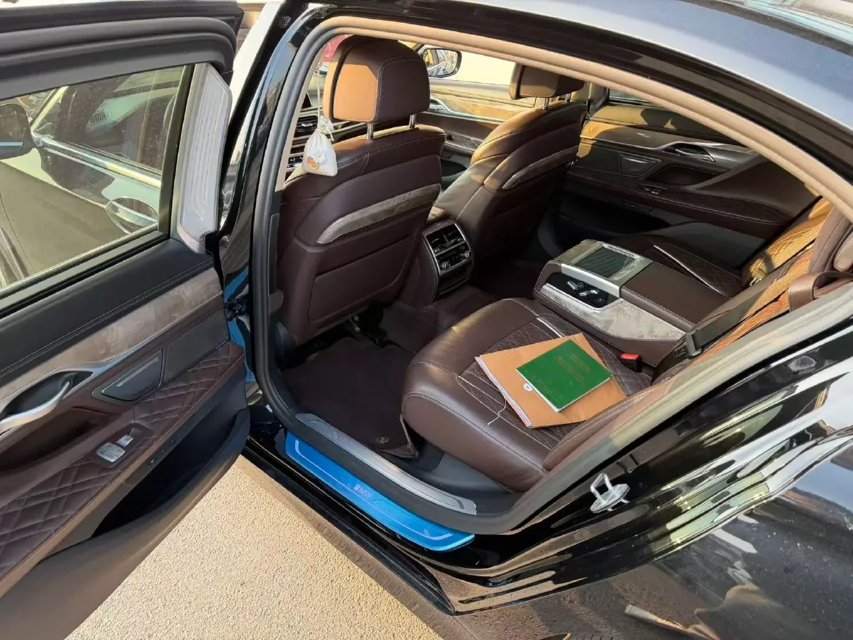 2021 BMW 7 Series 3.0T 340HP L6 8AT,autocango,china used car exporter,china ev exporter,chinese used car exporter,chinese used ev exporter