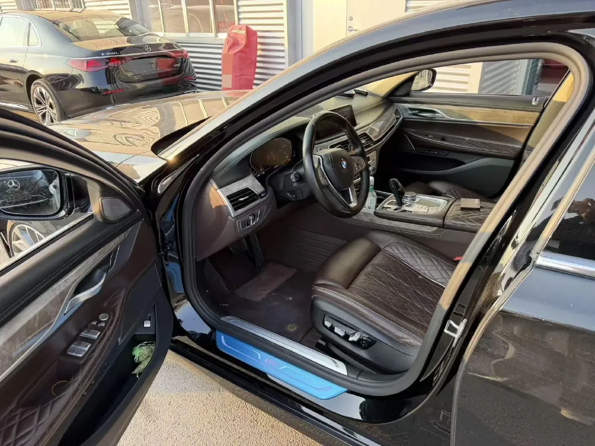 2021 BMW 7 Series 3.0T 340HP L6 8AT,autocango,china used car exporter,china ev exporter,chinese used car exporter,chinese used ev exporter