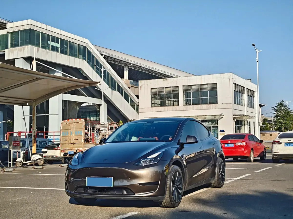 2022 Tesla Model Y BEV 60KWH