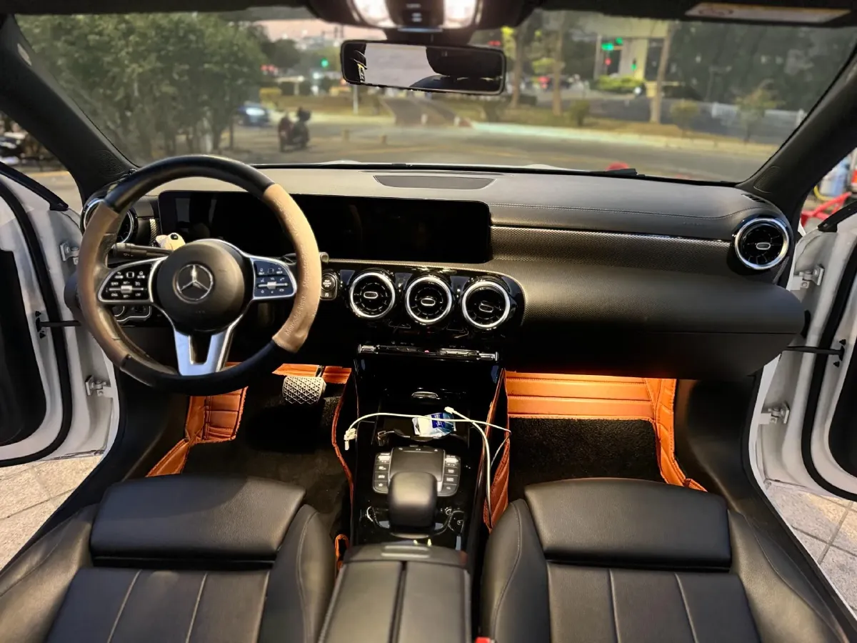 2021 Mercedes-Benz A Class 1.3T 136HP L4 7DCT,autocango,china used car exporter,china ev exporter,chinese used car exporter,chinese used ev exporter