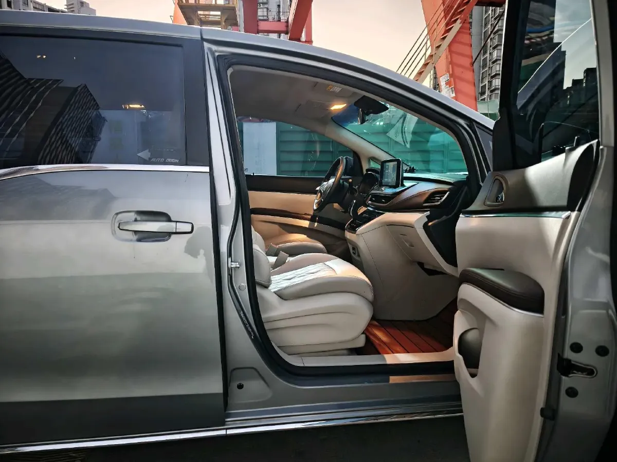 2023 Buick GL8 2.0T 237HP L4 9AT,autocango,china used car exporter,china ev exporter,chinese used car exporter,chinese used ev exporter
