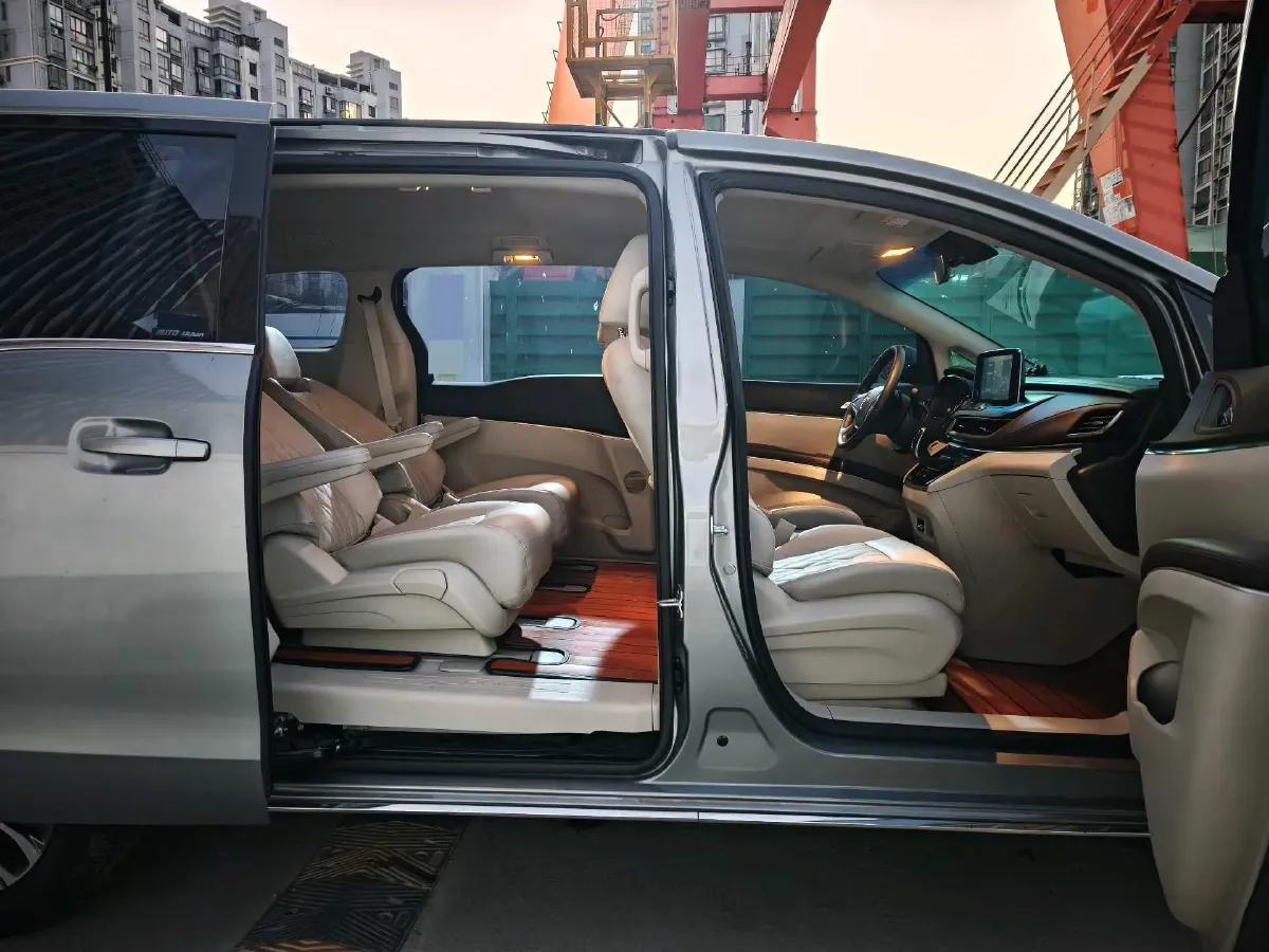 2023 Buick GL8 2.0T 237HP L4 9AT,autocango,china used car exporter,china ev exporter,chinese used car exporter,chinese used ev exporter