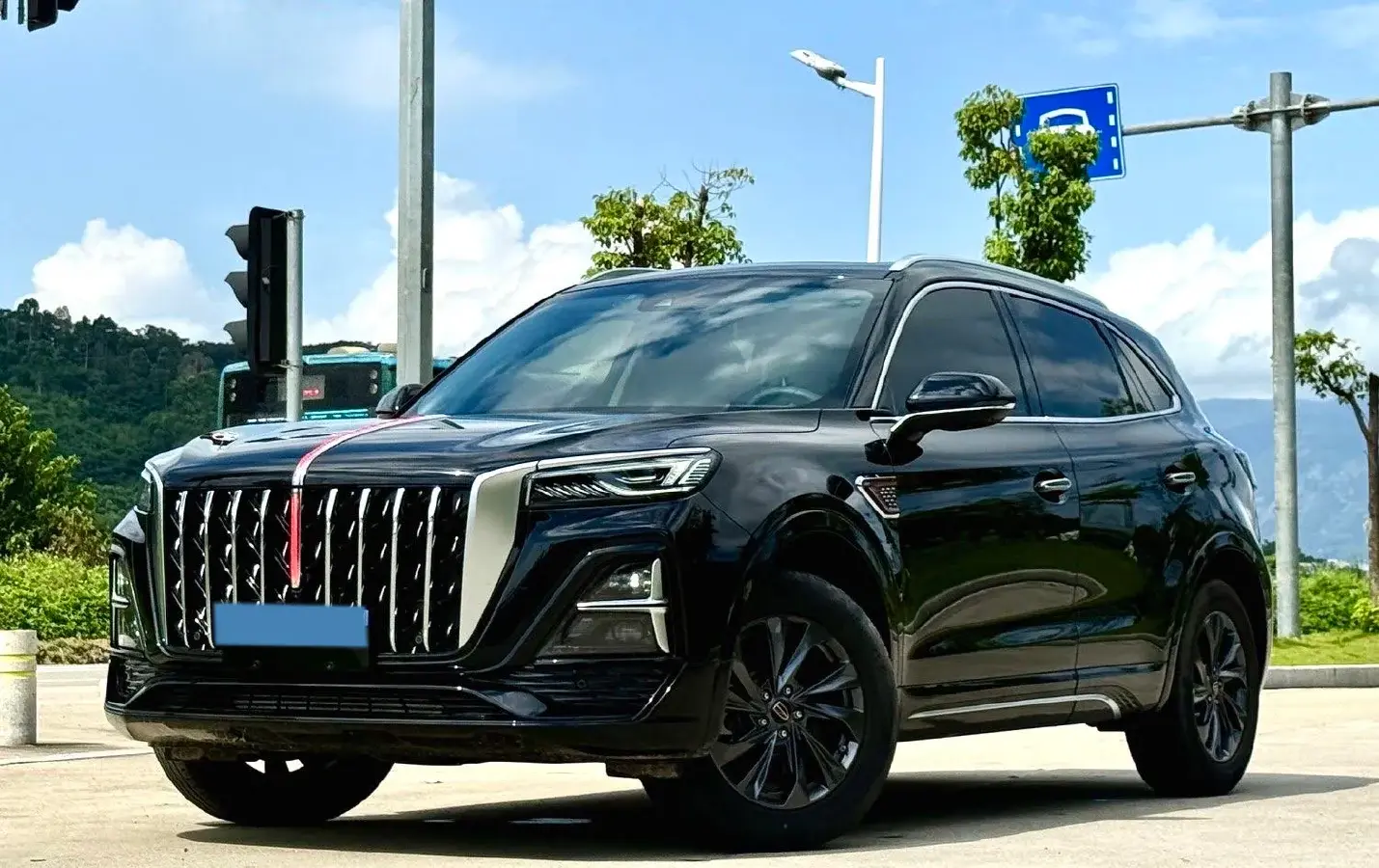 2023 HongQi HS5 2.0T 252HP L4 8AT