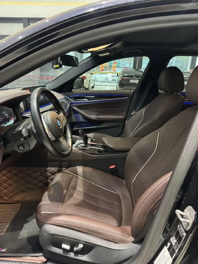 2022 BMW 5 Series 2.0T 184HP L4 8AT,autocango,china used car exporter,china ev exporter,chinese used car exporter,chinese used ev exporter