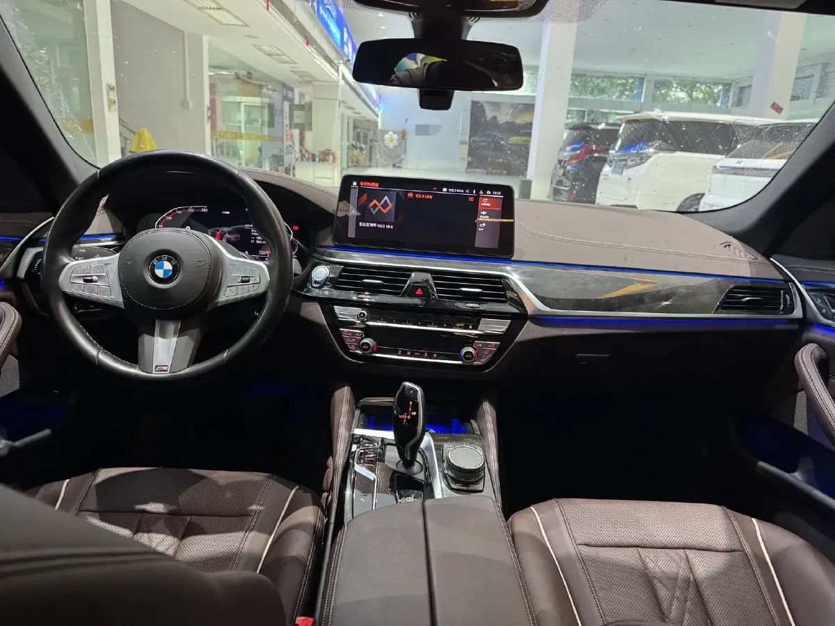 2022 BMW 5 Series 2.0T 184HP L4 8AT,autocango,china used car exporter,china ev exporter,chinese used car exporter,chinese used ev exporter