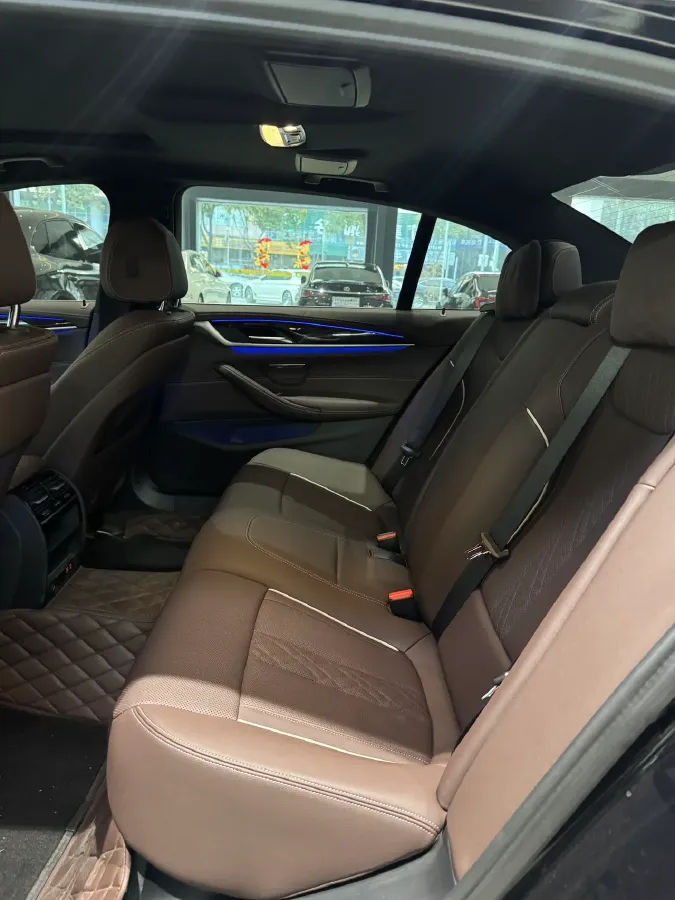 2022 BMW 5 Series 2.0T 184HP L4 8AT,autocango,china used car exporter,china ev exporter,chinese used car exporter,chinese used ev exporter