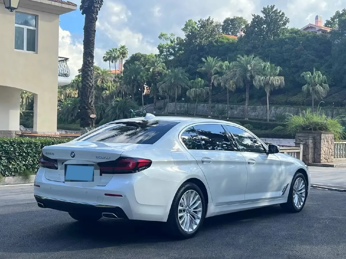 2022 BMW 5 Series 2.0T 184HP L4 8AT,autocango,china used car exporter,china ev exporter,chinese used car exporter,chinese used ev exporter