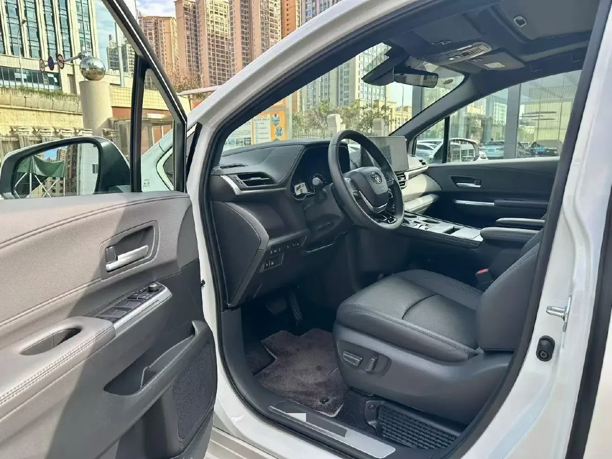 2024 Toyota Sienna 2.5L 189HP L4 E-CVT Hybrid,autocango,china used car exporter,china ev exporter,chinese used car exporter,chinese used ev exporter