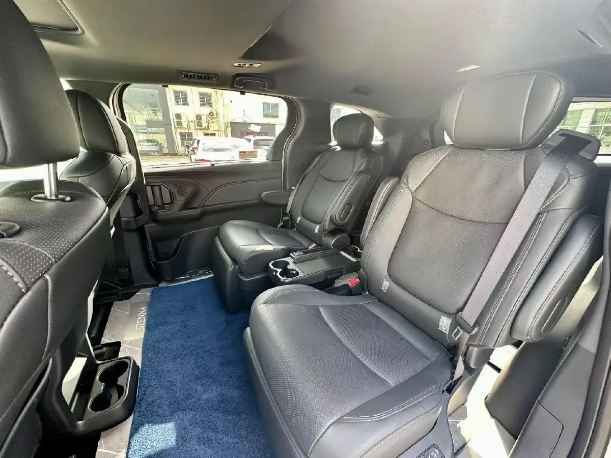 2024 Toyota Sienna 2.5L 189HP L4 E-CVT Hybrid,autocango,china used car exporter,china ev exporter,chinese used car exporter,chinese used ev exporter