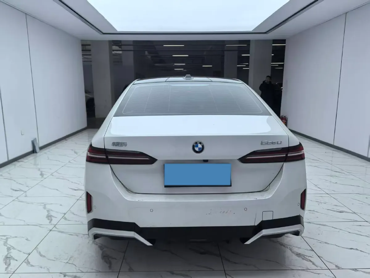 2024 BMW 5 Series 2.0T 190HP L4 8AT,autocango,china used car exporter,china ev exporter,chinese used car exporter,chinese used ev exporter