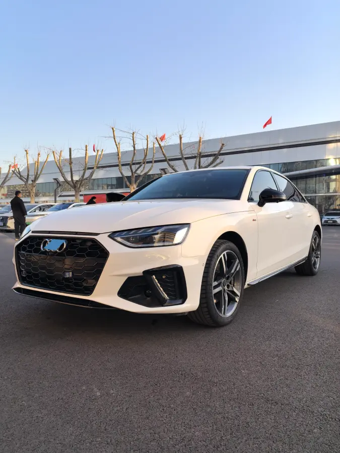 2022 Audi A4L 2.0T 190HP L4 7DCT