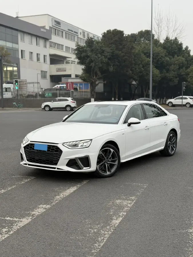 2023 Audi A4L 2.0T 190HP L4 7DCT