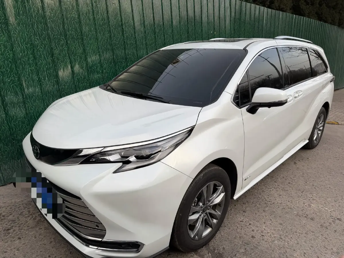 2024 Toyota Sienna 2.5L 189HP L4 E-CVT Hybrid