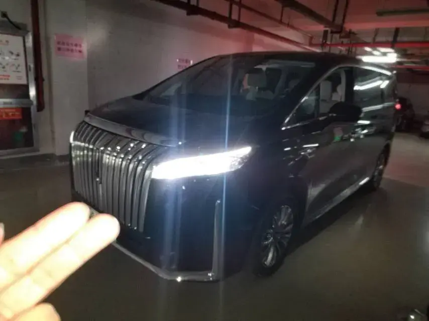 2024 Toyota Sienna 2.5L 189HP L4 E-CVT Hybrid