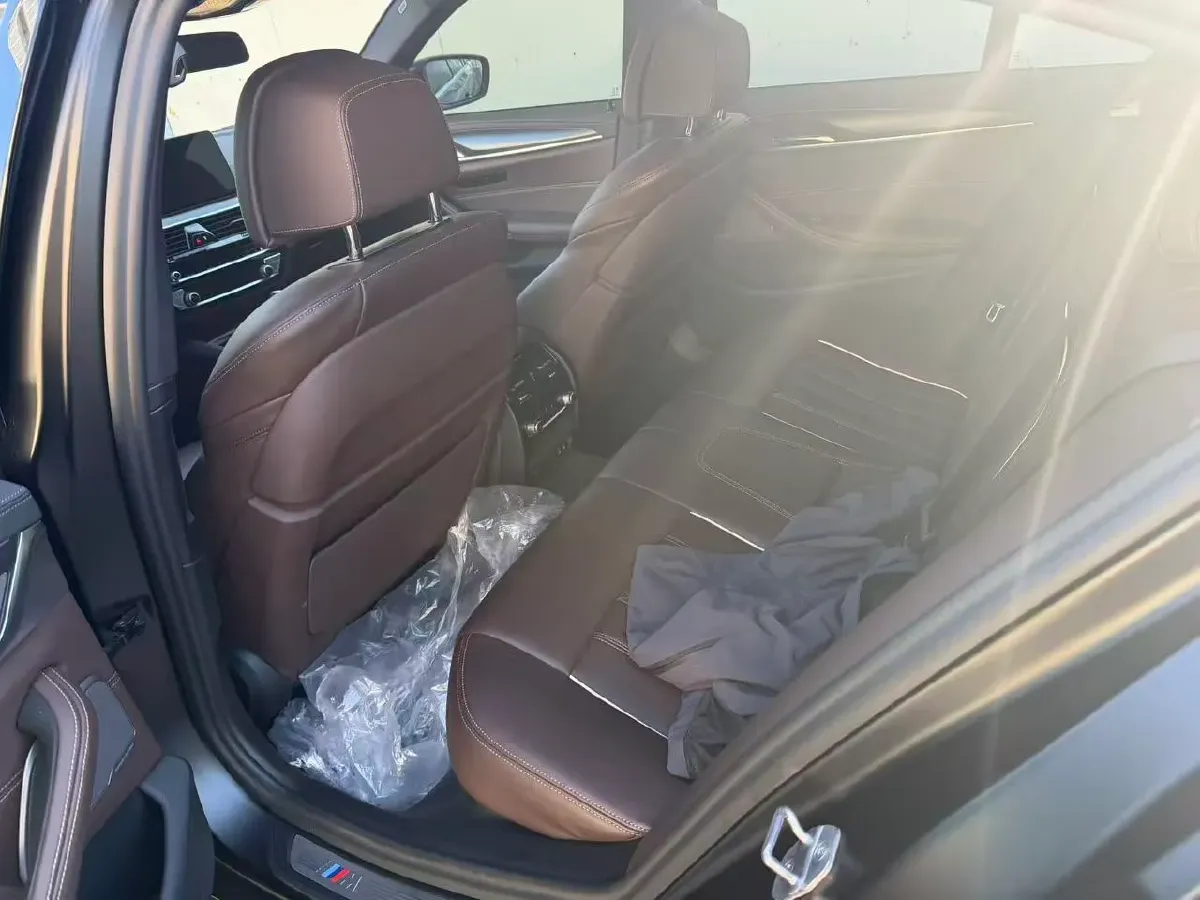 2022 BMW 5 Series 3.0T 340HP L6 8AT,autocango,china used car exporter,china ev exporter,chinese used car exporter,chinese used ev exporter