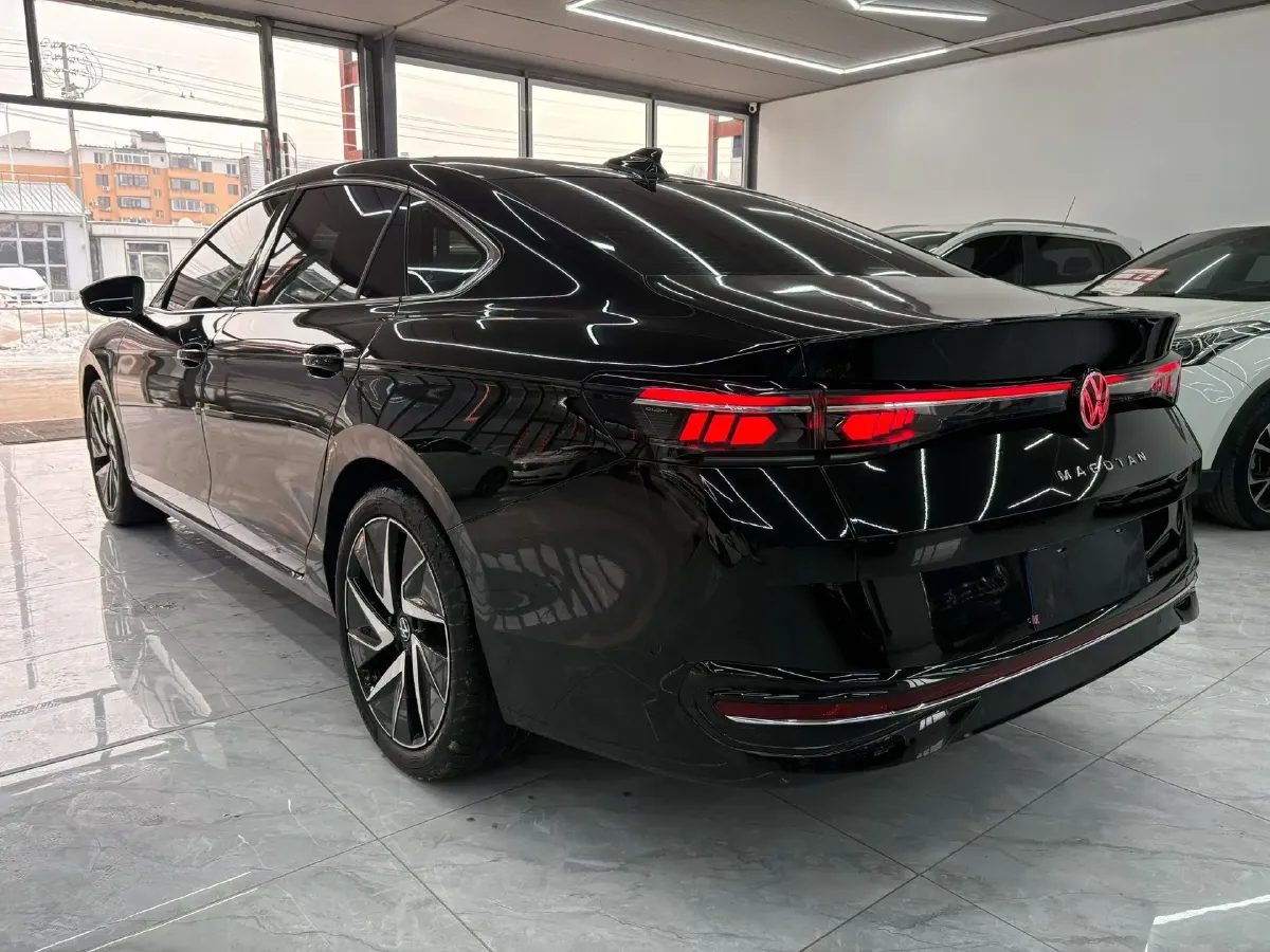 2024 Volkswagen Magotan 2.0T 220HP L4 7DCT,autocango,china used car exporter,china ev exporter,chinese used car exporter,chinese used ev exporter