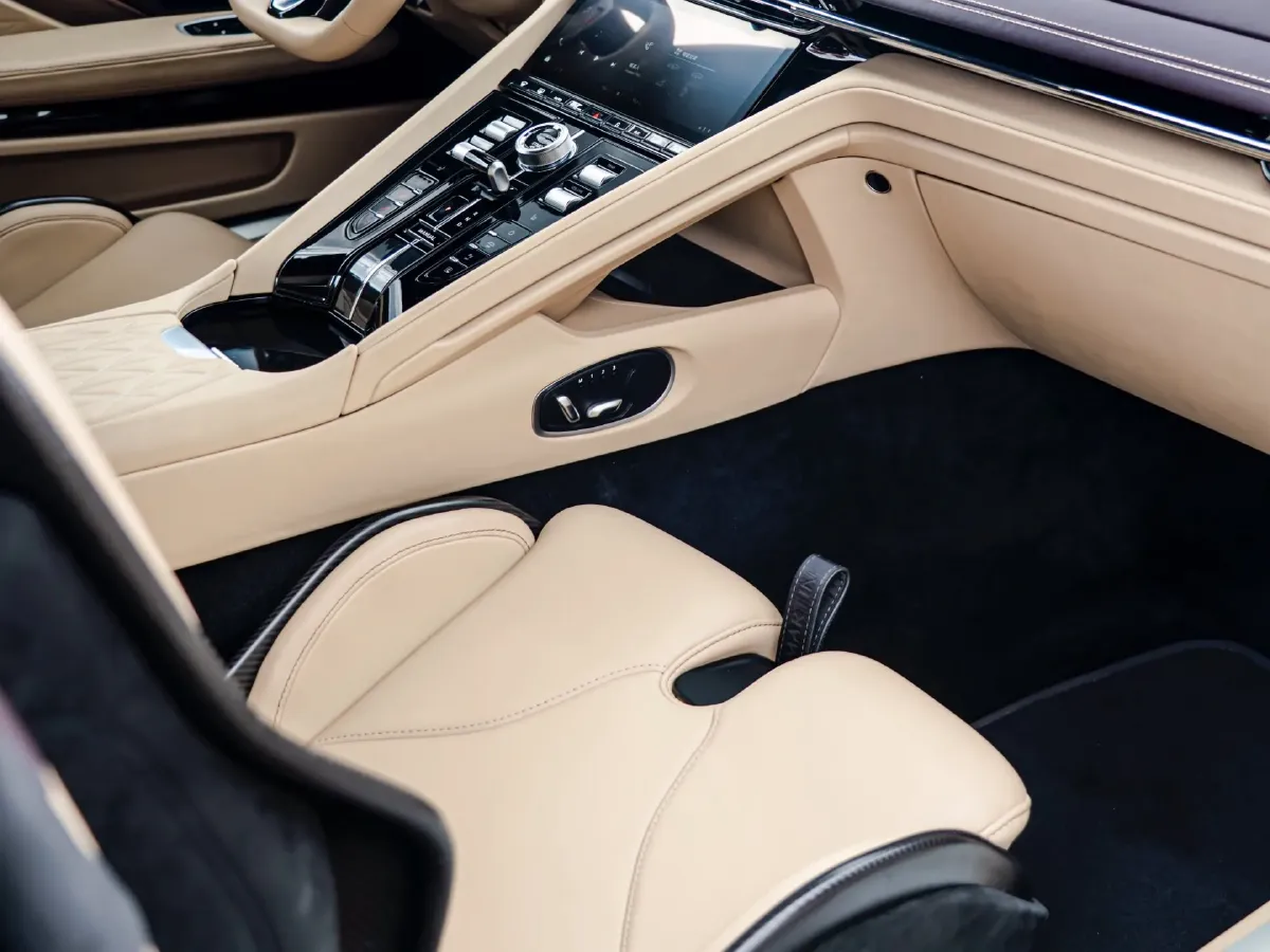 2023 Aston Martin DB12 4.0T 680HP V8 8AT,autocango,china used car exporter,china ev exporter,chinese used car exporter,chinese used ev exporter