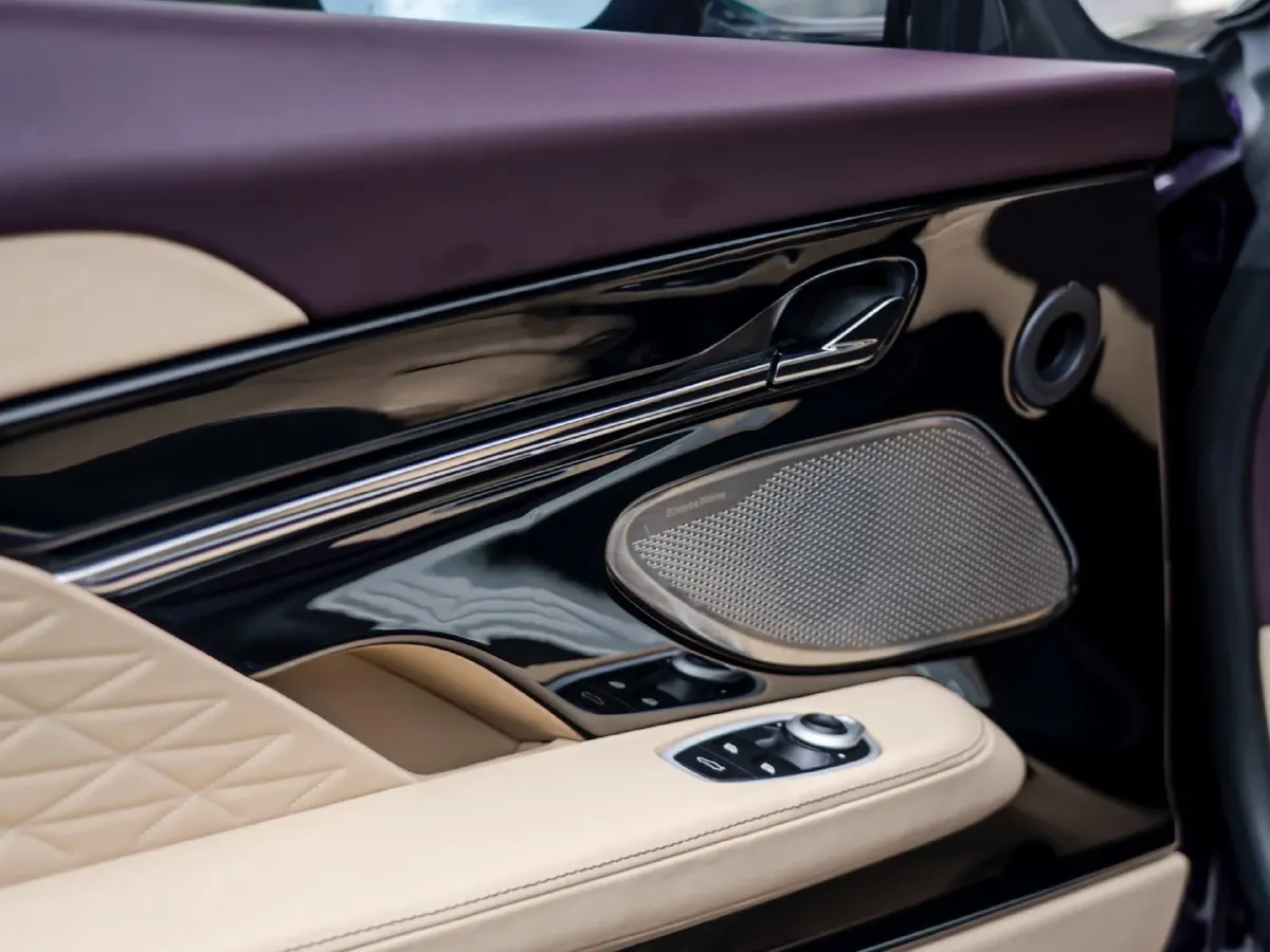 2023 Aston Martin DB12 4.0T 680HP V8 8AT,autocango,china used car exporter,china ev exporter,chinese used car exporter,chinese used ev exporter