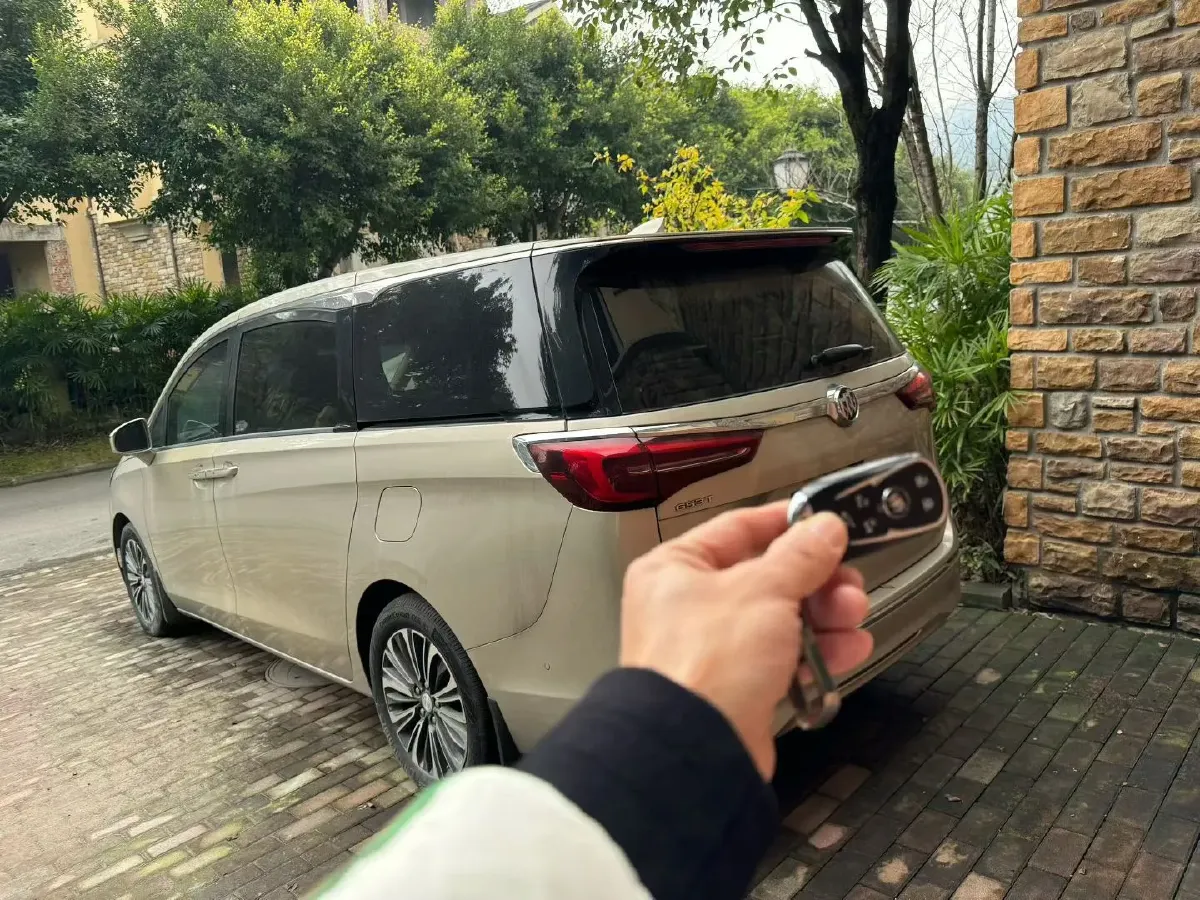 2020 Buick GL8 2.0T 237HP L4 9AT,autocango,china used car exporter,china ev exporter,chinese used car exporter,chinese used ev exporter